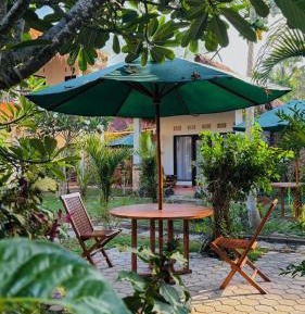 Bungalow with Garden View