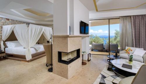 Luxury Suite with Terrace and Sea View