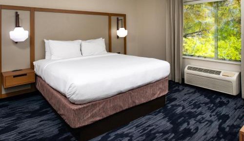 King Room with Roll-in Shower - Mobility and Hearing Accessible