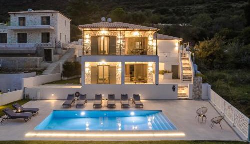 Two-Bedroom Apartment with Terrace and Sea View