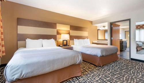Queen Suite with Two Queen Beds - Non-Smoking - Ground Floor