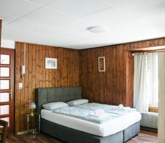 Studio Apartment with Queen Bed