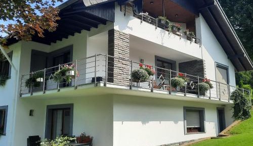 Apartment with Mountain View