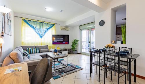 Deluxe One-Bedroom Apartment with City View