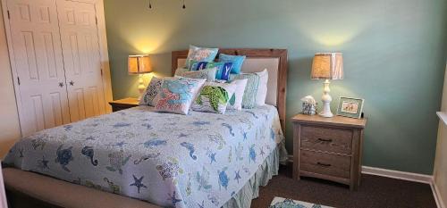 Deluxe One-Bedroom Apartment