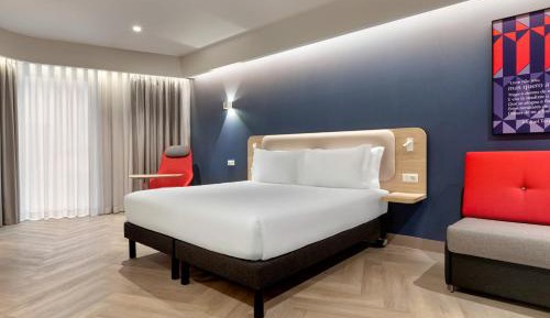 Standard King Room with Sofa Bed - Mobility Access