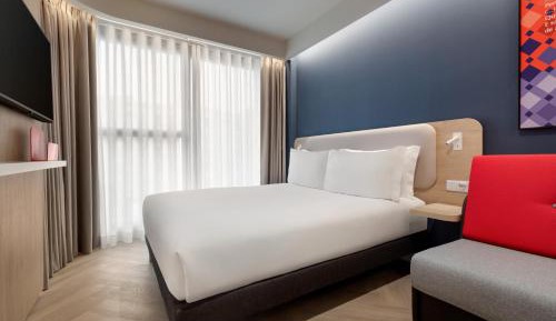 Standard Queen Room with Single Sofa Bed - Free Breakfast