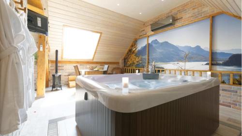 Suite with Hot Tub