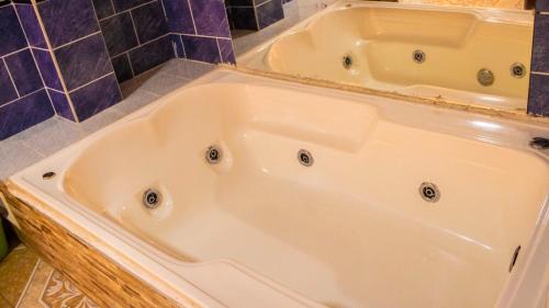 Suite with Spa Bath