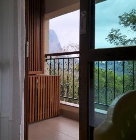 One-Bedroom Apartment with View