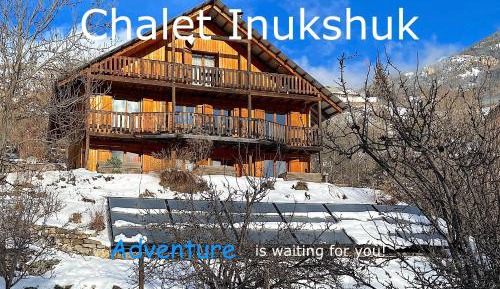 Apartment with Mountain View