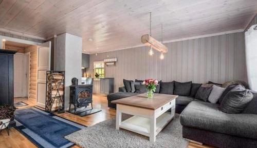 Three-Bedroom Holiday Home 