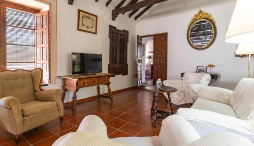 Nine-Bedroom Holiday Home