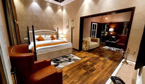 Superior King Suite