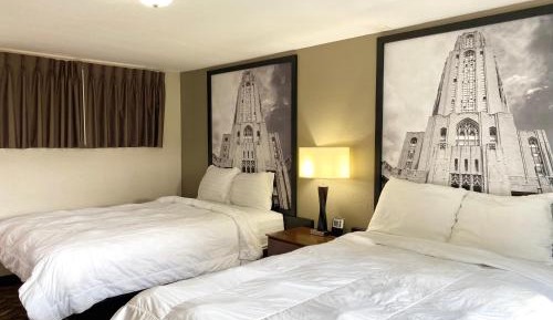 Deluxe Room with One King Bed and Two Double Beds, Non-Smoking