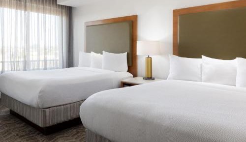 Queen Room with Two Queen Beds, Sofa Bed and Tub - Hearing Accessible