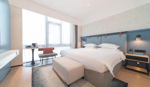 Deluxe Queen Room