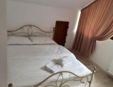 Queen Room with Garden View