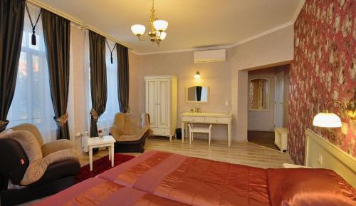Queen Room with Garden View