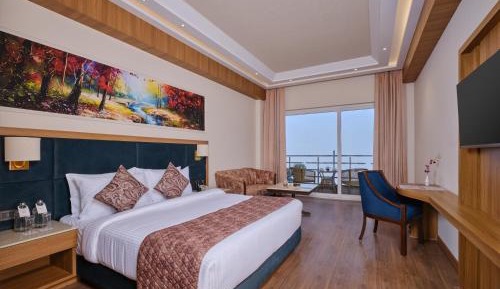 Superior Valley View Room with Balcony