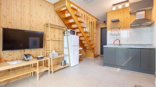 Studio 10