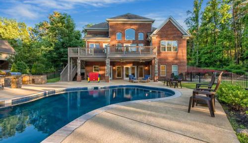 Seven-Bedroom House