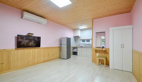 Studio 2