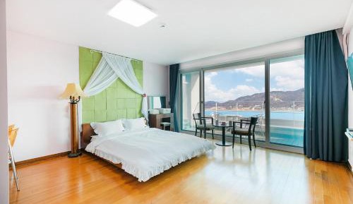Double Room with Sea View 2