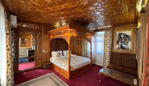 Honeymoon Suite