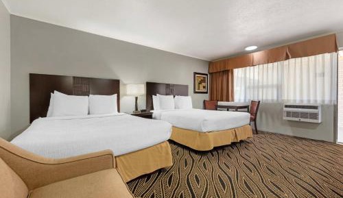 Queen Room with Two Queen Beds - Smoking