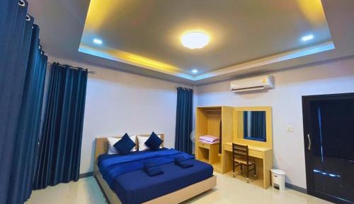 Deluxe Room (2 Adults + 1 Child)
