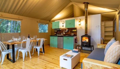 Hillside Two-Bedroom Chalet with hot tub