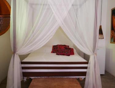 Queen Suite with Pool View