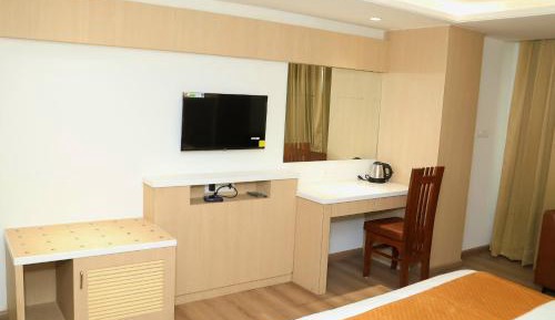 Deluxe Queen Room
