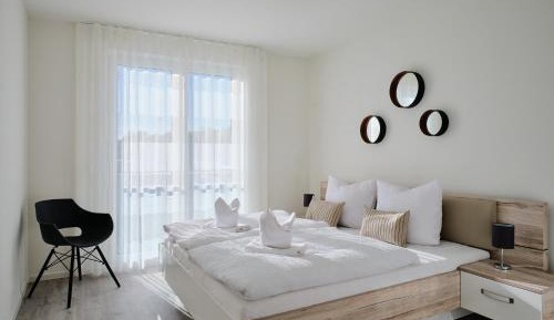 Apartment with Lake View