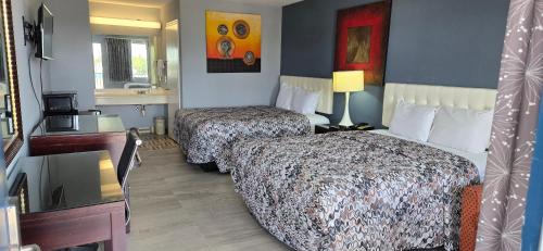 Queen Room with Two Queen Beds - Non-Smoking