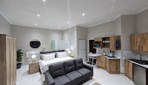 Deluxe Double Room (2 Adults + 1 Child)
