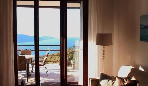 Apartment with Lake View