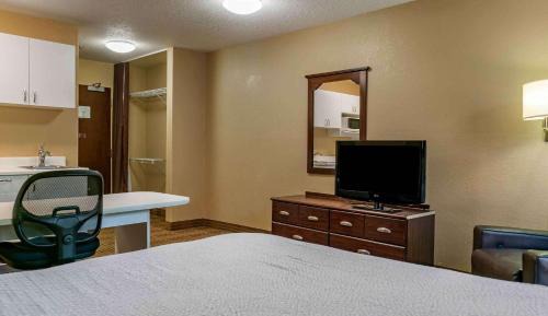 Queen studio with 1 Queen Bed - Disability Access/Non-Smoking