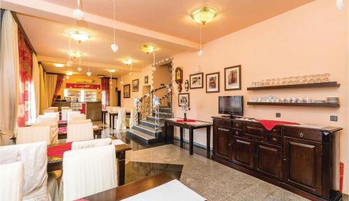 Fourteen-Bedroom Holiday home