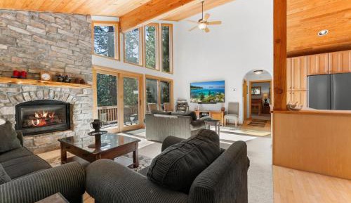 Three-Bedroom Holiday Home 