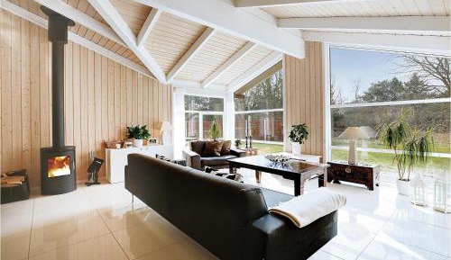 Three-Bedroom Holiday Home 