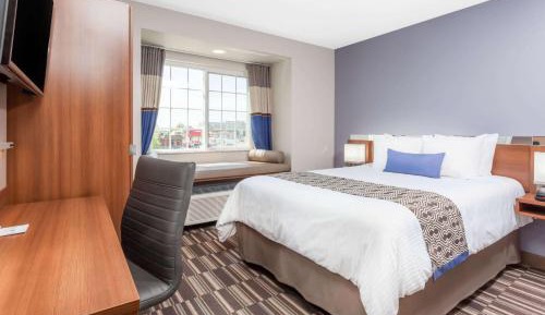 Queen Room with One Queen Bed - Non-Smoking