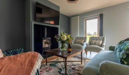 Deluxe Two-Bedroom Apartment with Garden View