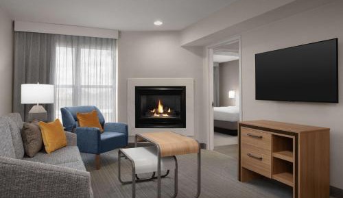 One-Bedroom King Suite with Fireplace - Non-Smoking 