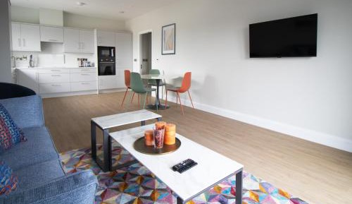 Two-Bedroom Deluxe Apartment with Balcony