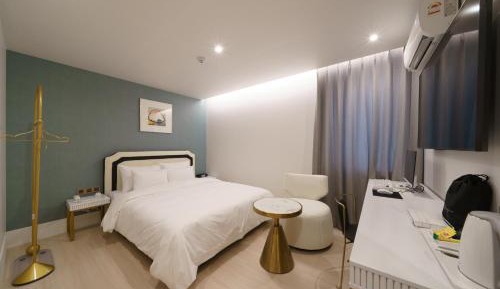 Standard King Room