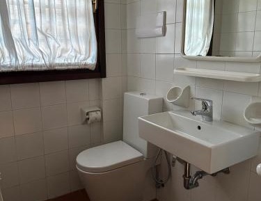 One-Bedroom Apartment (5 Adults)