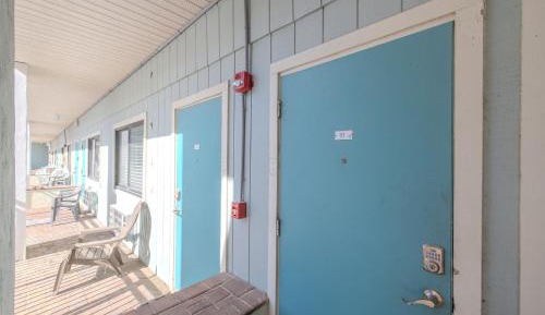 Suite with Pool View