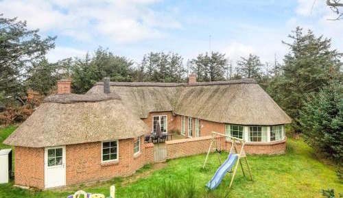 Seven-Bedroom Holiday Home